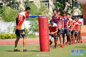 中考体育改革 体育课外培训班一节课涨到200元图片