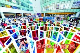 厦门首个网红蜂巢迷宫惊现SM新生活广场 获胜者有机会与世界记忆大师切磋图片