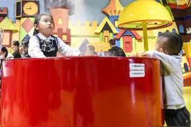 广西南宁：科技馆里乐趣多图片