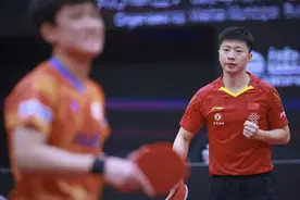 男乒世界杯：马龙惊险大逆转！高抛发球制伏张本智和图片