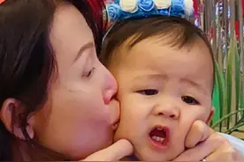 蔡少芬为儿子取名“张鱼蛋”，小家伙“味美Q弹”，惹人疼爱图片