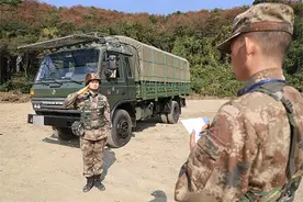 女驾驶员，真帅图片