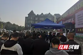 益阳举行退役军人军属专场招聘会 桃江近200人参加图片