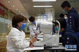 北京：眼科义诊进校园图片