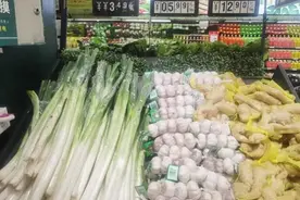 “葱”忙涨价，太原大葱批发零售双涨，一根大葱一元多图片