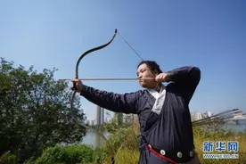 身披铠甲的追梦人图片