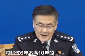 公安部推车检新政，私家车十年内仅需检两次，即第6年、8年视频封面