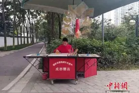 以勺为笔糖为墨 子承父业的糖画世家守住儿时那丝甜图片