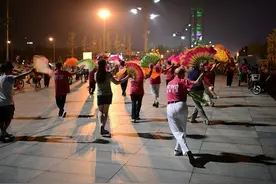 破解占道跳舞难题，考验城市管理智慧图片