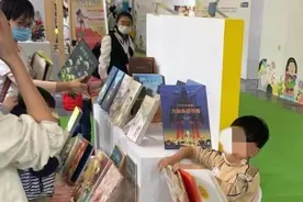 硬封面大开本全铜版纸，一本上百元，奢侈化童书谁在读？图片