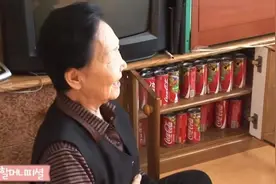 74岁婆婆喝可乐上瘾，40年里每天喝10瓶：丈夫孩子都不在了，让我喝点肥宅水吧视频封面