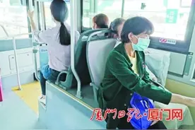 厦门新款BRT设“母婴专座”比普通座位宽 每辆车有4个图片