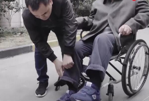 300万元房产，都送给楼下水果摊店主！88岁老人的故事，让人唏嘘……