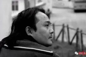 诗人陶春因心脏病突发去世，他对四川民间诗歌推动很大图片
