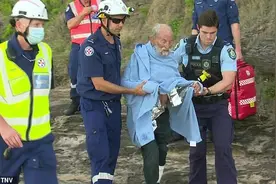 91岁男子玩滑翔伞掉进海里奇迹生还图片