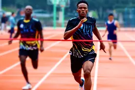 在华留学生赞叹中国发展图景图片