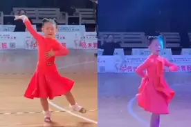 比赛现场小女孩边哭边跳舞，动作仍一气呵成！拍摄者：上场前或被教训过图片