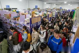 日均两万+，高校快递“爆仓”图片