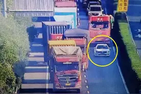 大写的尴尬，95后女司机高速上停车后再也发动不了，原来车钥匙被老公带走了图片