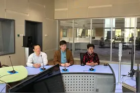 天津这个小区，居民主动出来为小区做卫生图片