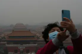 雾霾锁京城 在“朦胧”中露出秋意图片