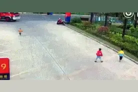 双倍可爱！小男孩跳舞向消防员致谢冲上热搜图片