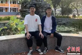 骑车女子不慎坠河 两“00后”机智救人获评“江苏好人”图片
