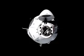 SpaceX龙飞船抵达国际空间站，宇航员人数扩大到7人图片