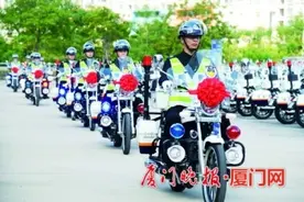 厦门新型警用摩托帅气亮相图片