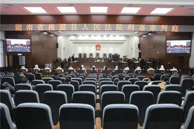靠收废品起家，发展老乡亲戚放高利贷，最终当上“黑老大”！常德钟吉明涉黑团伙14人受审图片