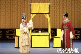 这场京剧折子戏专场太燃！演员台上唱观众台下跟着哼图片