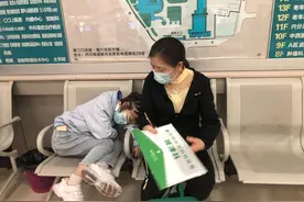 13岁女孩患尿毒症急需换肾 带大她的三个姑姑说“我们不放弃”图片