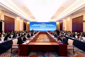 青岛西海岸召开学习贯彻落实党的十九届五中全会精神企业家座谈会图片