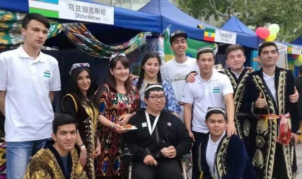 一名脑瘫大学生的成长烦恼：失去了选择权力，但现实是最美的