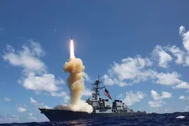 美军“宙斯盾”驱逐舰首次成功拦截洲际弹道导弹图片
