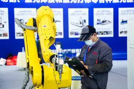 为湖北工业疫后重振打上“强心剂”第二十一届中国国际机电产品博览会开幕图片