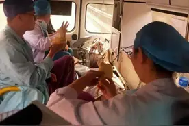 医生救护车吃香蕉真相打脸“键盘侠”充分善意是重建医患信任第一步图片