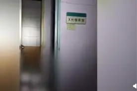 被吓惨！网络主播探险废弃医院，发现一具已风干遗体吊在屋顶图片
