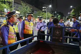 禅城处理店外经营1976宗！全力清理街头巷尾乱摆乱卖图片