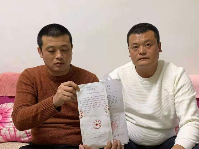 cf仿真版小游戏（山东一男子卖仿真枪获刑10年提前出狱）