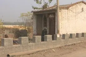 流浪大叔出口成章还会飙英语，自称是研究生，曾计划步行前往俄罗斯求学图片