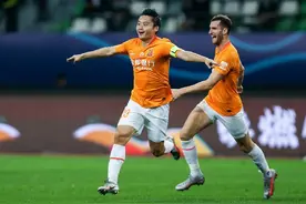 聚焦中超｜升降级附加赛首回合武汉卓尔2:2浙江绿城，绿城两球落后压哨扳平图片