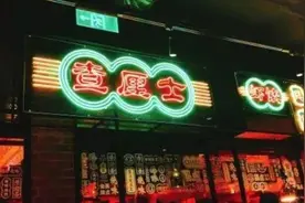 上海知名餐厅老鼠上蹿下跳吓坏食客 服务员：很正常图片