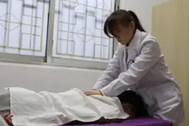 中医康复专业学生校内开推拿馆：不为赚钱想让大家轻松视频封面