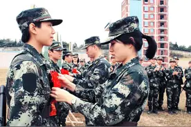 女兵的“第一枪”！3人命中49环，大红花安排图片