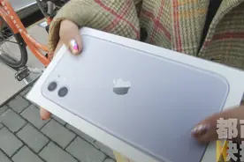西安女子听歌时耳机突然没声，一摸口袋发现，手机不见了图片