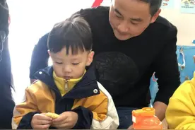 好大一个瓜！文华幼儿园的亲子绘本游戏，每个孩子都“顶瓜瓜”图片