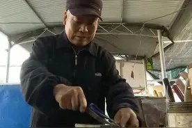 磨剪子戗菜刀，潍坊高密市这位老人始终坚守着他的工匠梦图片