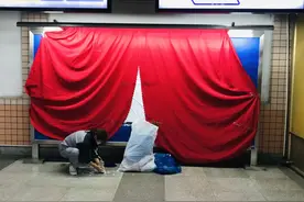 在沪江苏球迷声明：将对破坏虹口地铁站夺冠海报者追责图片