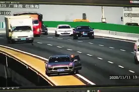 豪车车主用千斤顶做警示牌致多车连撞？真相来了图片